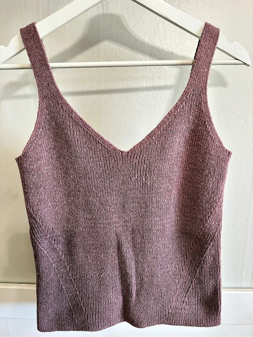 Old Navy Ribbed V-Neck Tank Top in Pink Like New